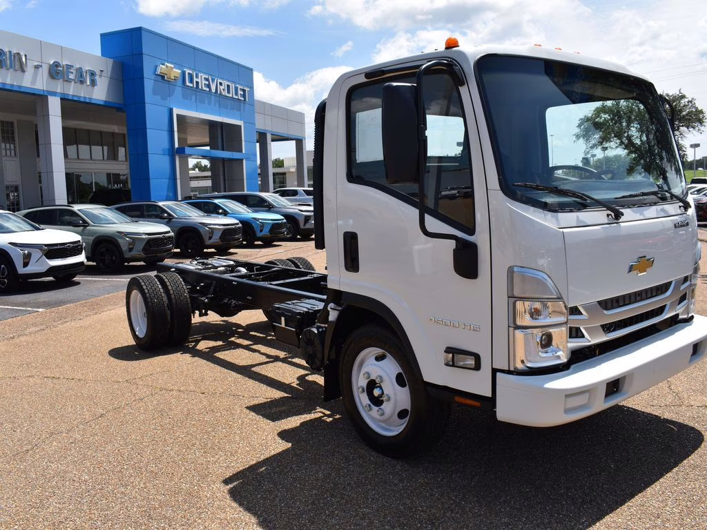 2025 Summit White Chevrolet 4500 HG LCF Gas Base RWD Truck