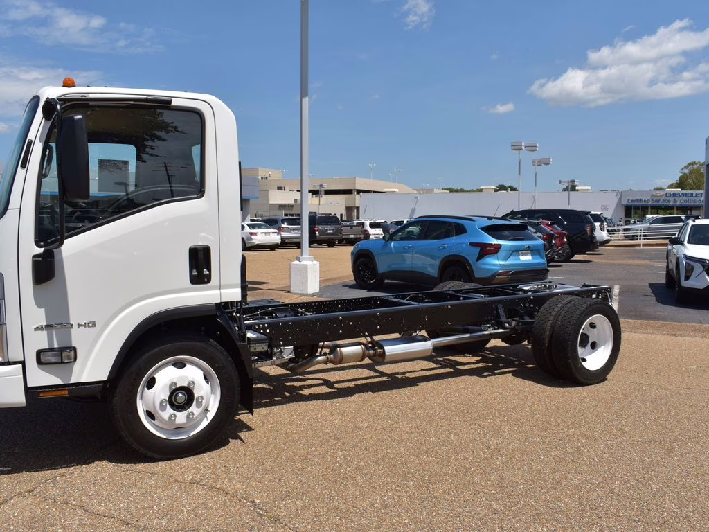 2025 Summit White Chevrolet 4500 HG LCF Gas Base RWD Truck
