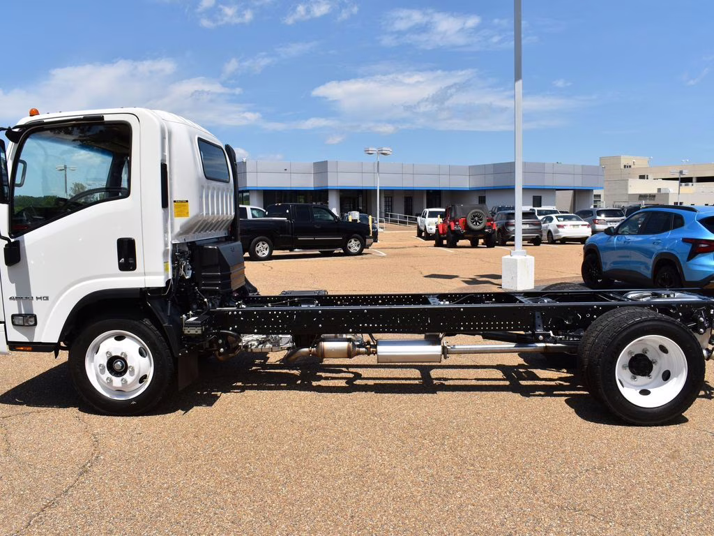 2025 Summit White Chevrolet 4500 HG LCF Gas Base RWD Truck