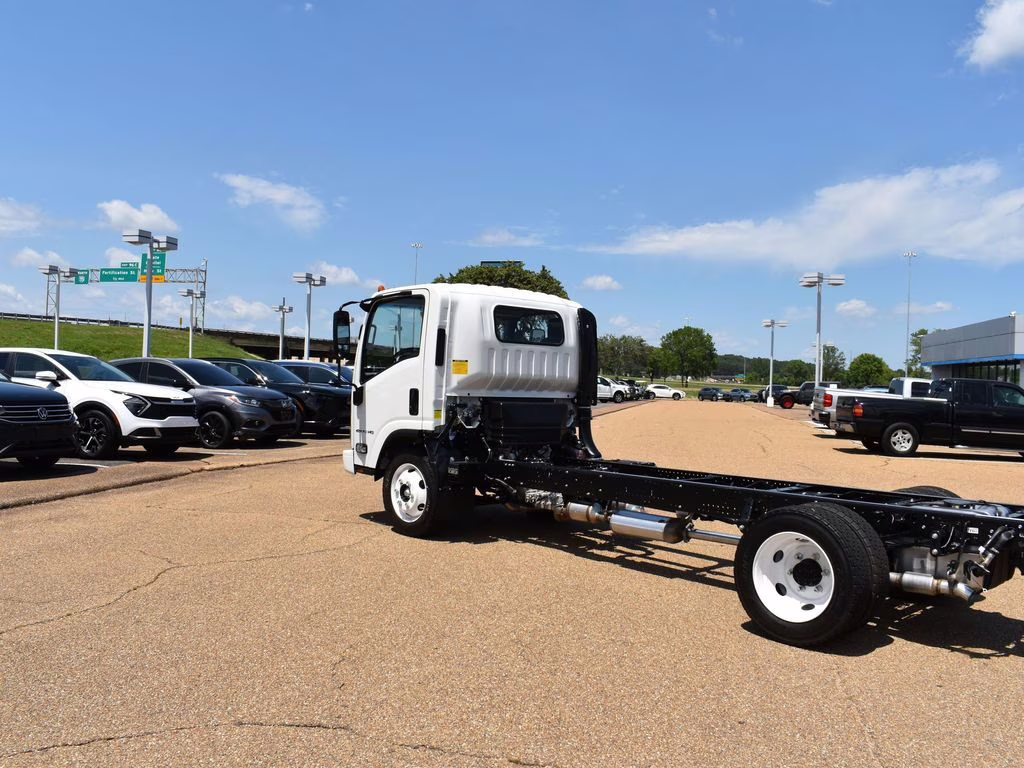 2025 Summit White Chevrolet 4500 HG LCF Gas Base RWD Truck