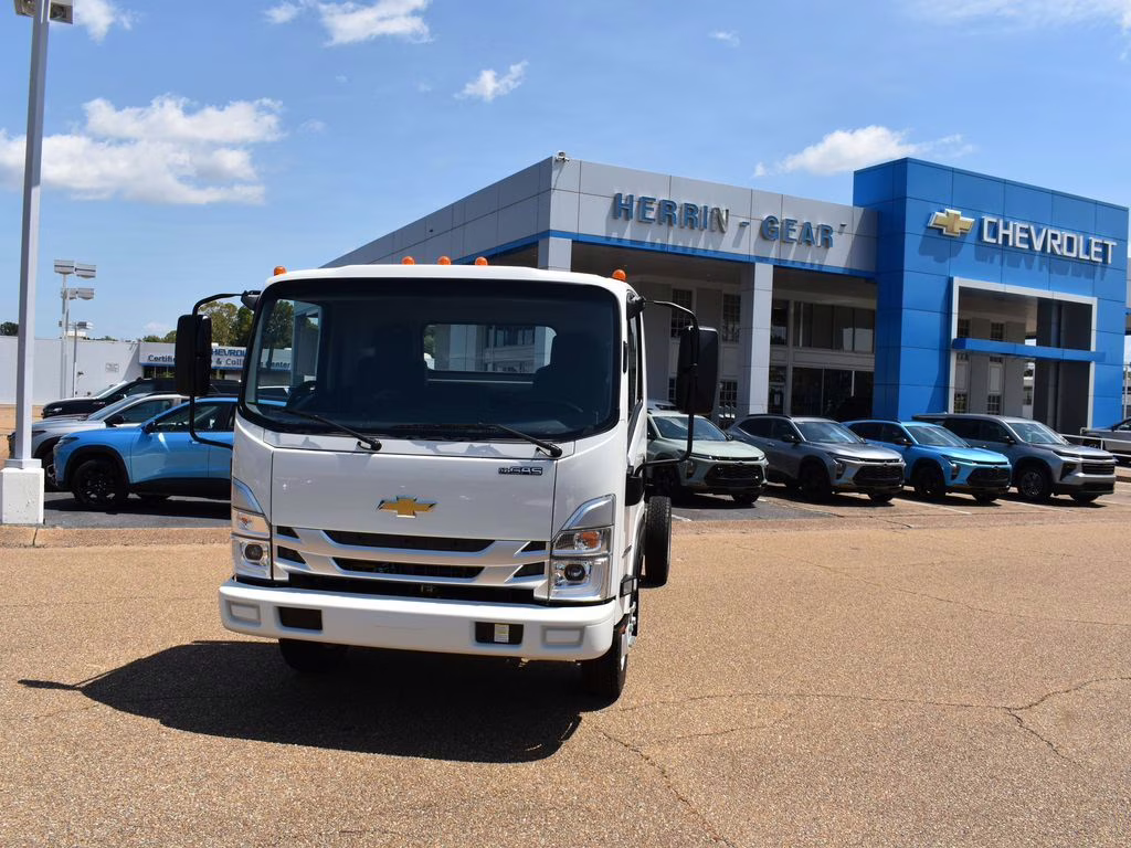 2025 Summit White Chevrolet 4500 HG LCF Gas Base RWD Truck