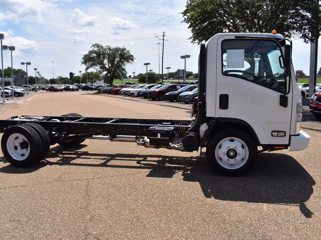 2025 Summit White Chevrolet 4500 HG LCF Gas Base RWD Truck