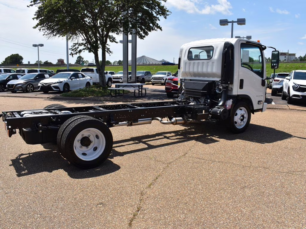 2025 Summit White Chevrolet 4500 HG LCF Gas Base RWD Truck
