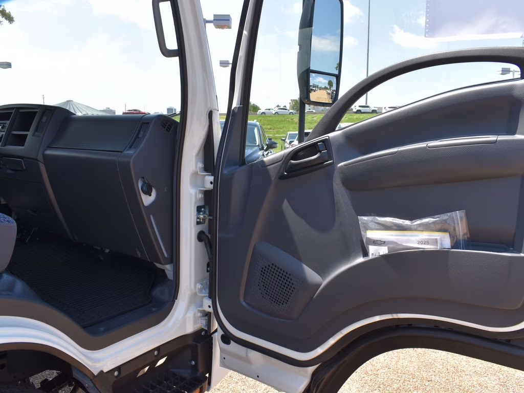 2025 Summit White Chevrolet 4500 HG LCF Gas Base RWD Truck