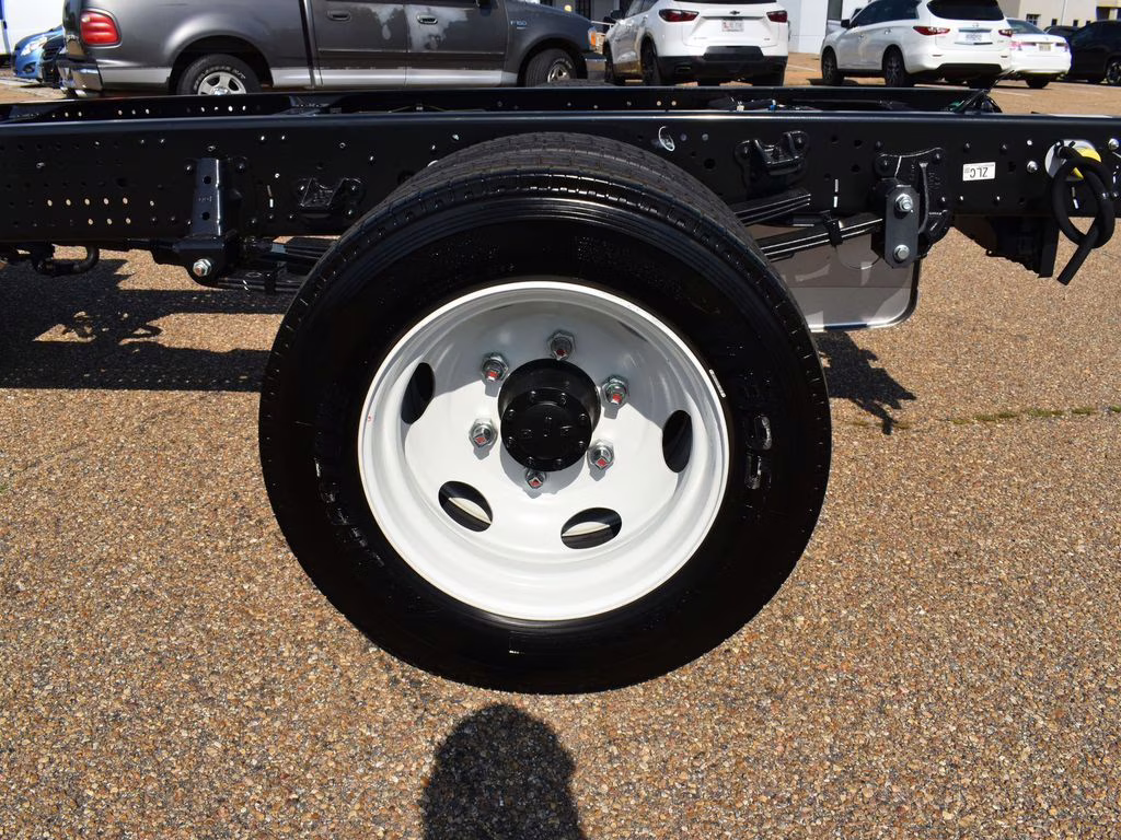 2025 Summit White Chevrolet 5500 XD LCF Diesel Base RWD Truck