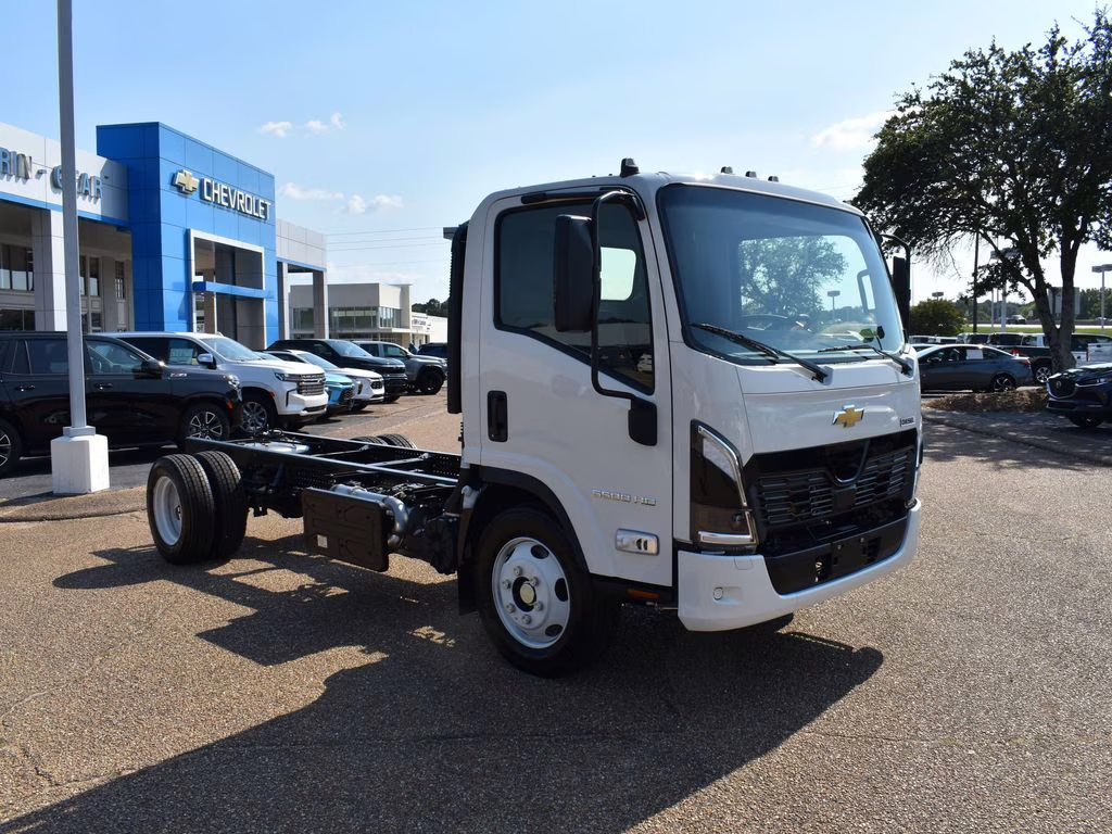 2025 Summit White Chevrolet 5500 XD LCF Diesel Base RWD Truck