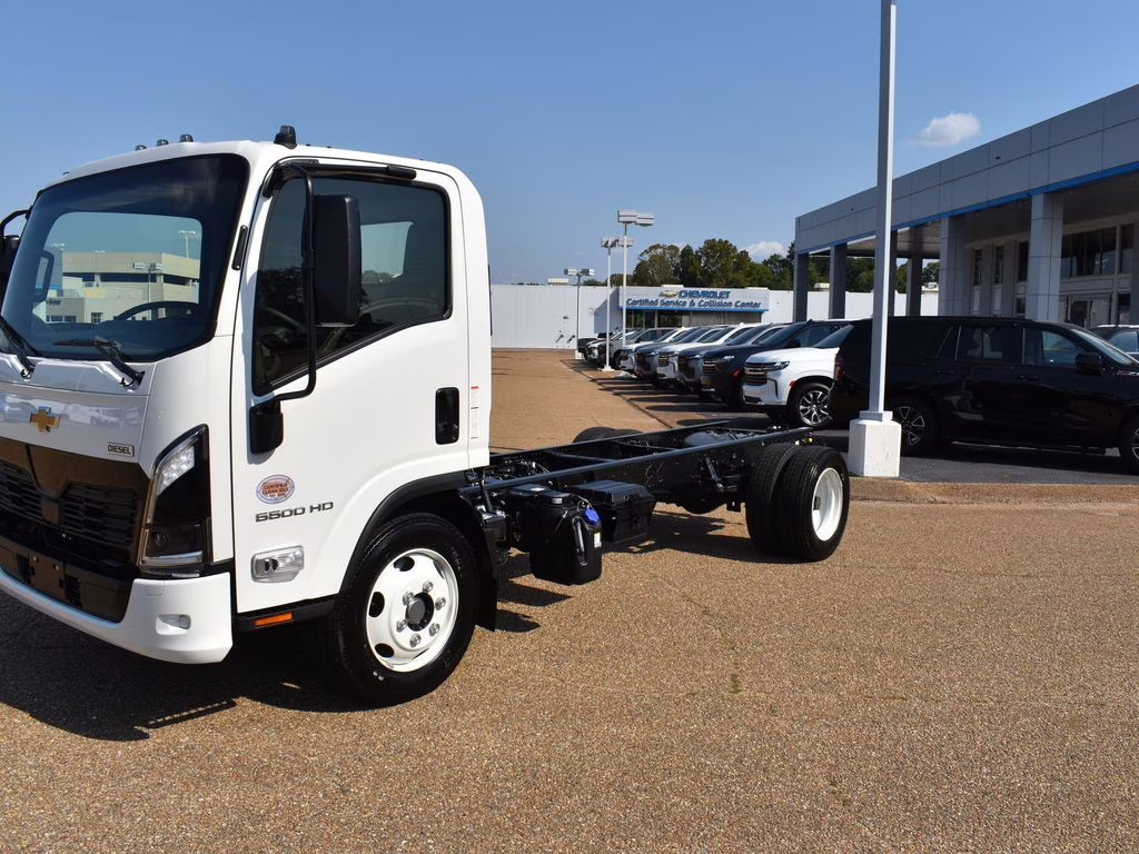 2025 Summit White Chevrolet 5500 XD LCF Diesel Base RWD Truck