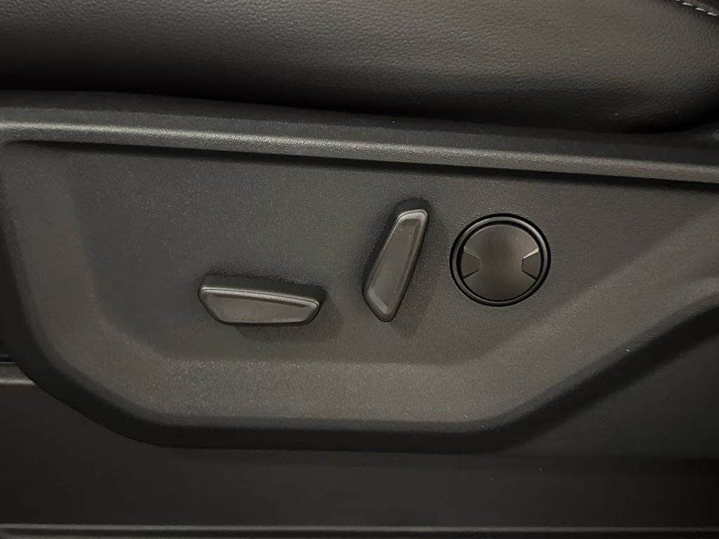 2026 Star White Metallic Tri-Coat Ford F-150 Lariat 4X4 Truck