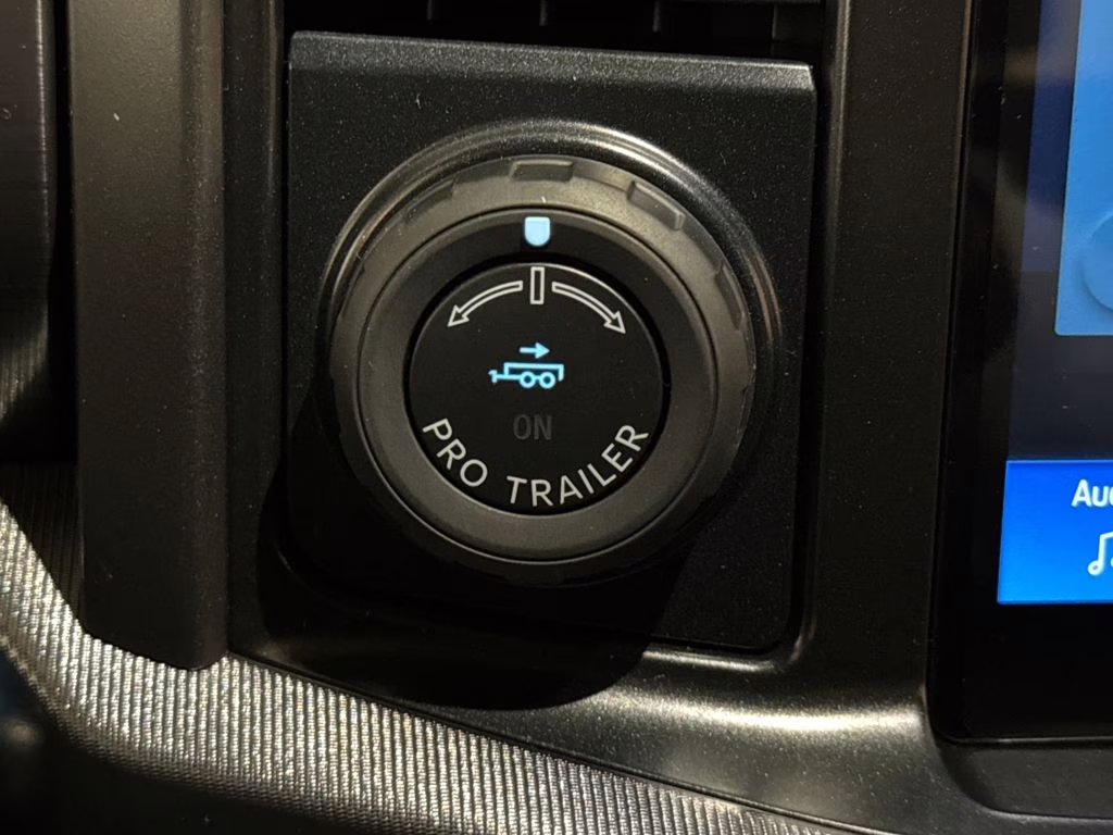 2026 Star White Metallic Tri-Coat Ford F-150 Lariat 4X4 Truck