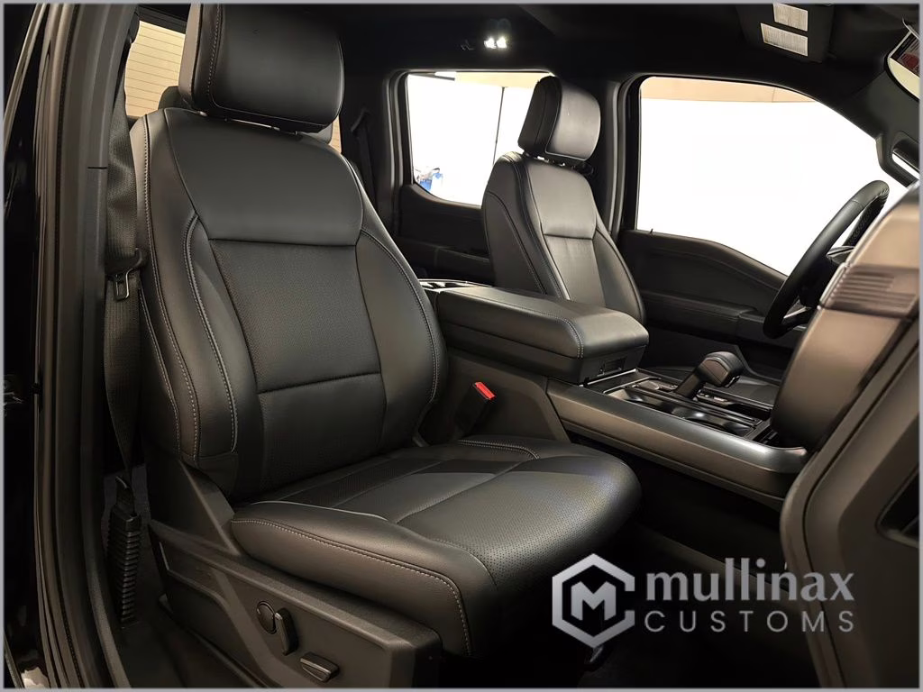 2025 Agate Black Metallic Ford F-150 Lariat 4X4 Truck