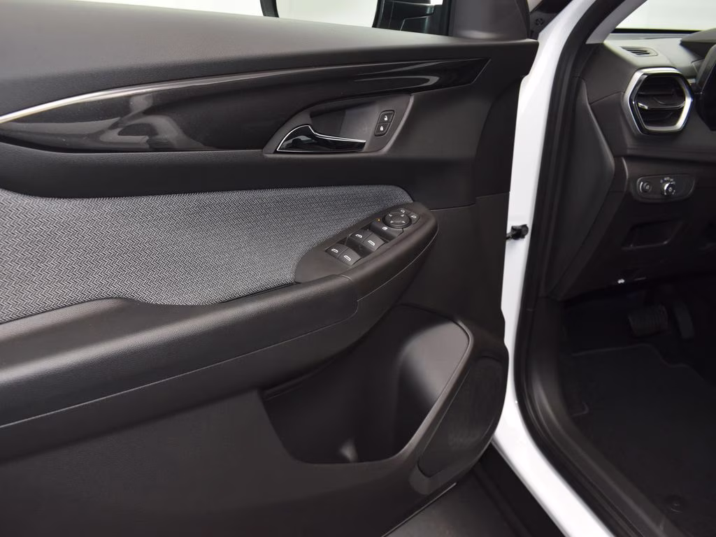 2025 Chevrolet Trailblazer LS - Photo 11
