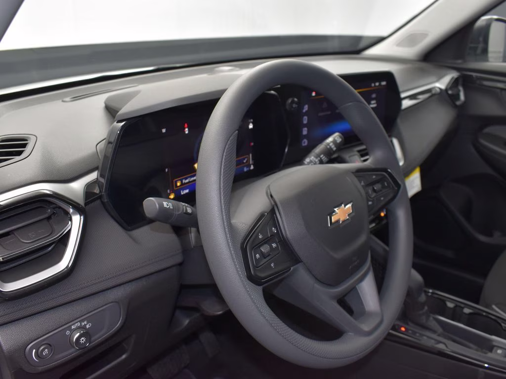 2025 Chevrolet Trailblazer LS - Photo 12