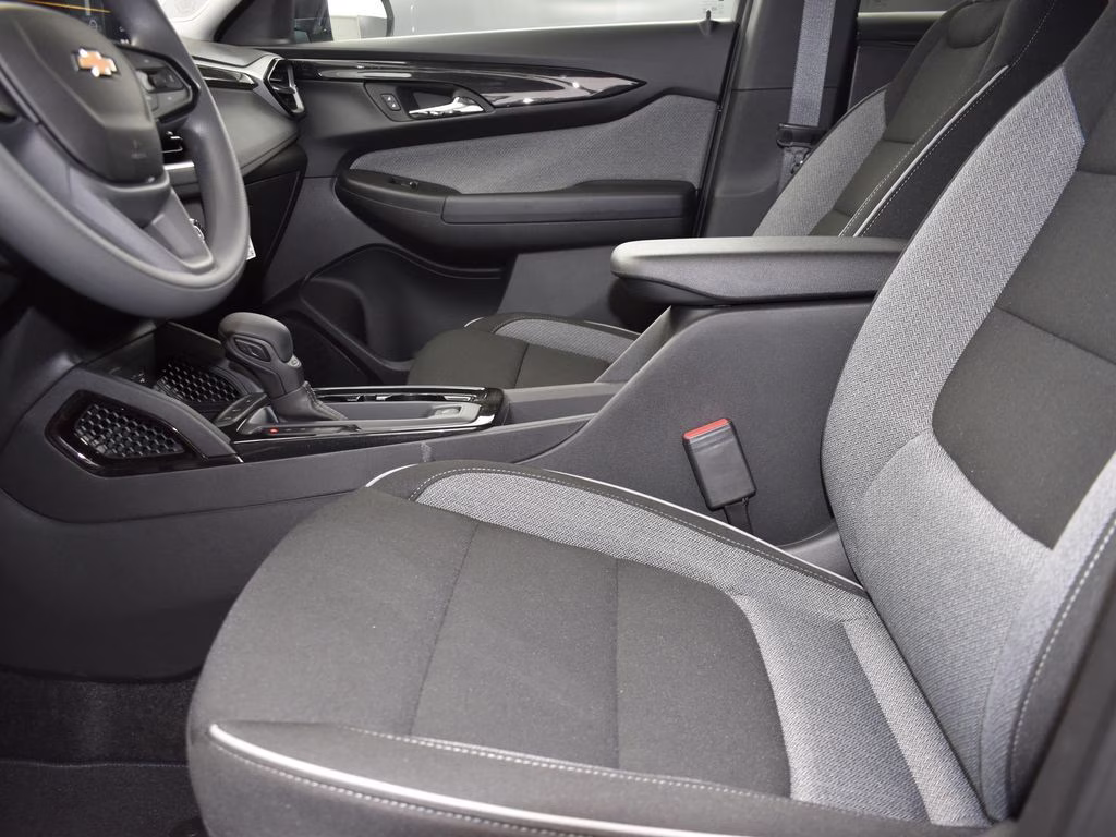 2025 Chevrolet Trailblazer LS - Photo 13