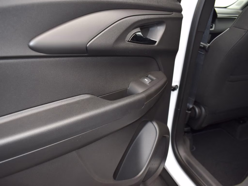 2025 Chevrolet Trailblazer LS - Photo 15