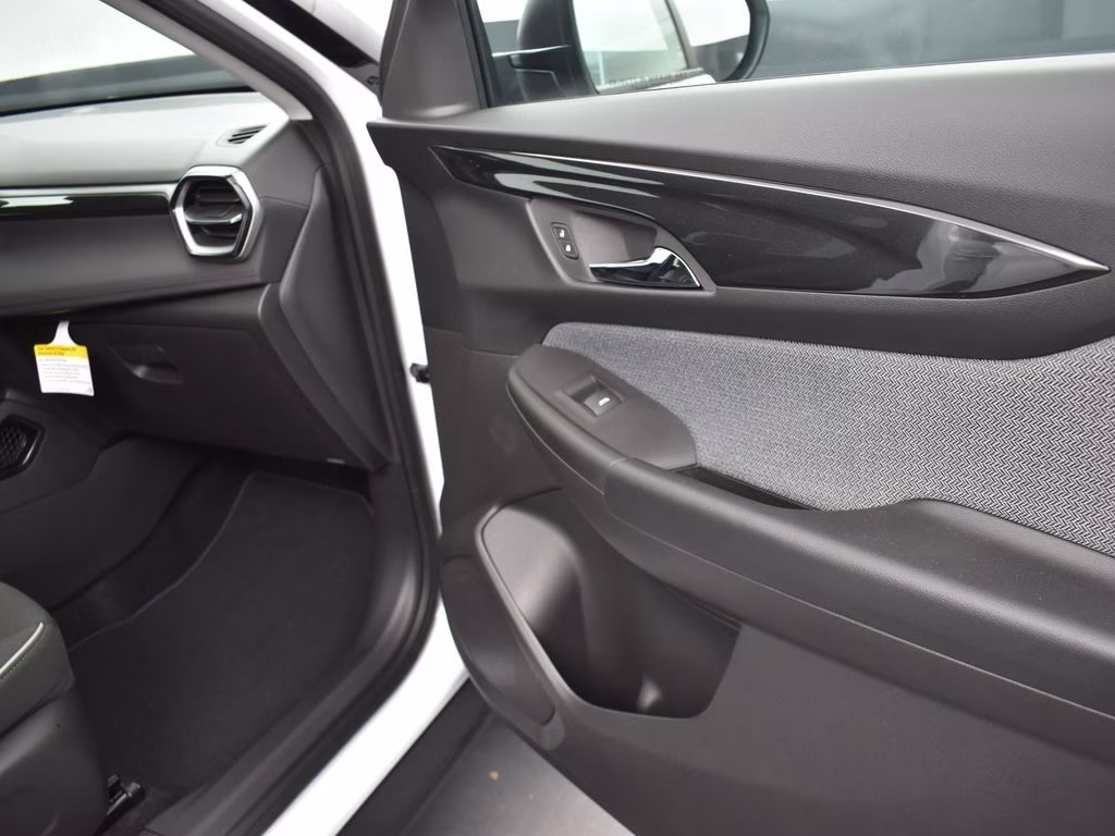 2025 Chevrolet Trailblazer LS - Photo 22