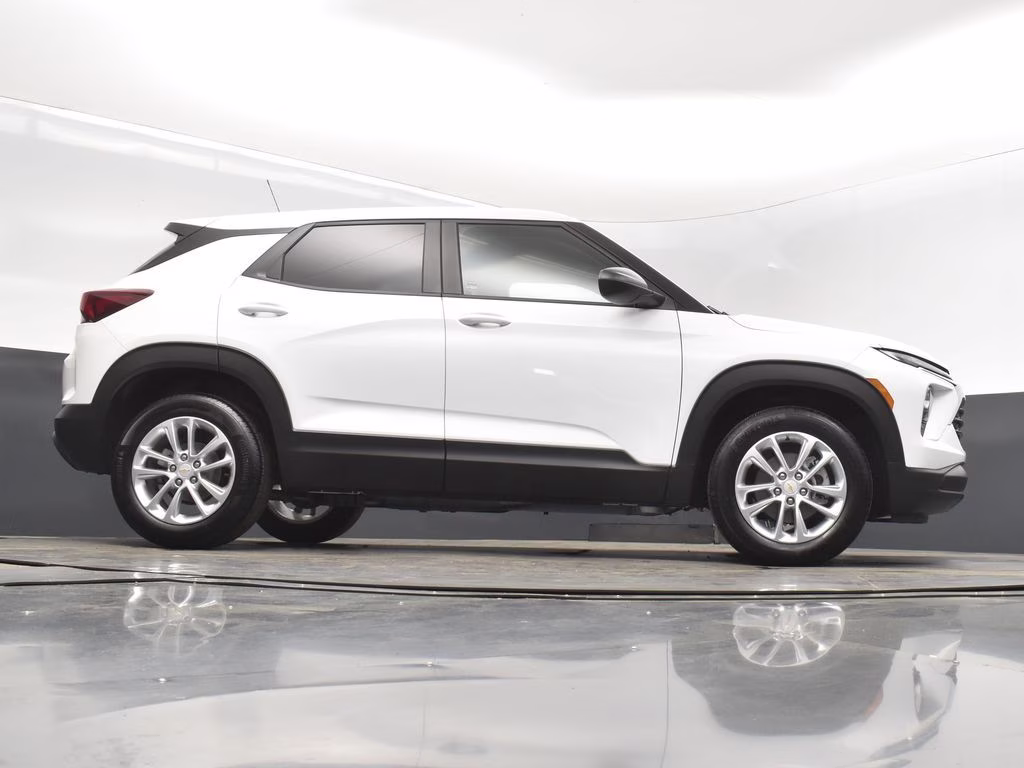 2025 Chevrolet Trailblazer LS - Photo 42