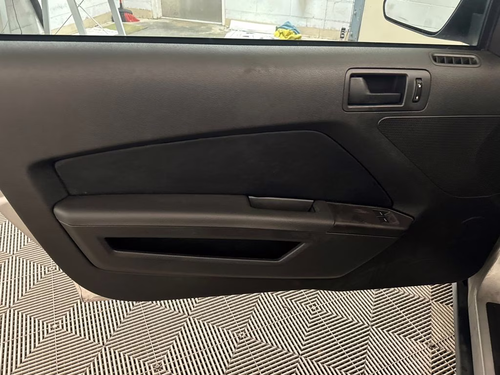 2012 Ingot Silver Metallic Ford Mustang V6 RWD Coupe