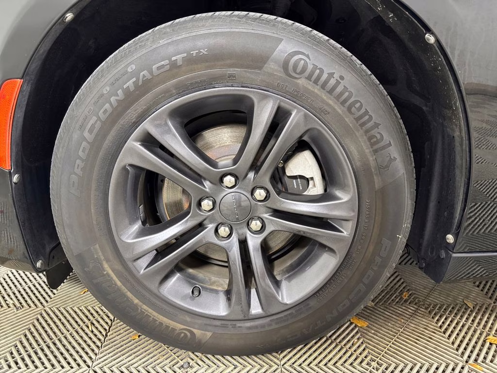 2017 Pitch Black Clearcoat Dodge Charger SE RWD Sedan