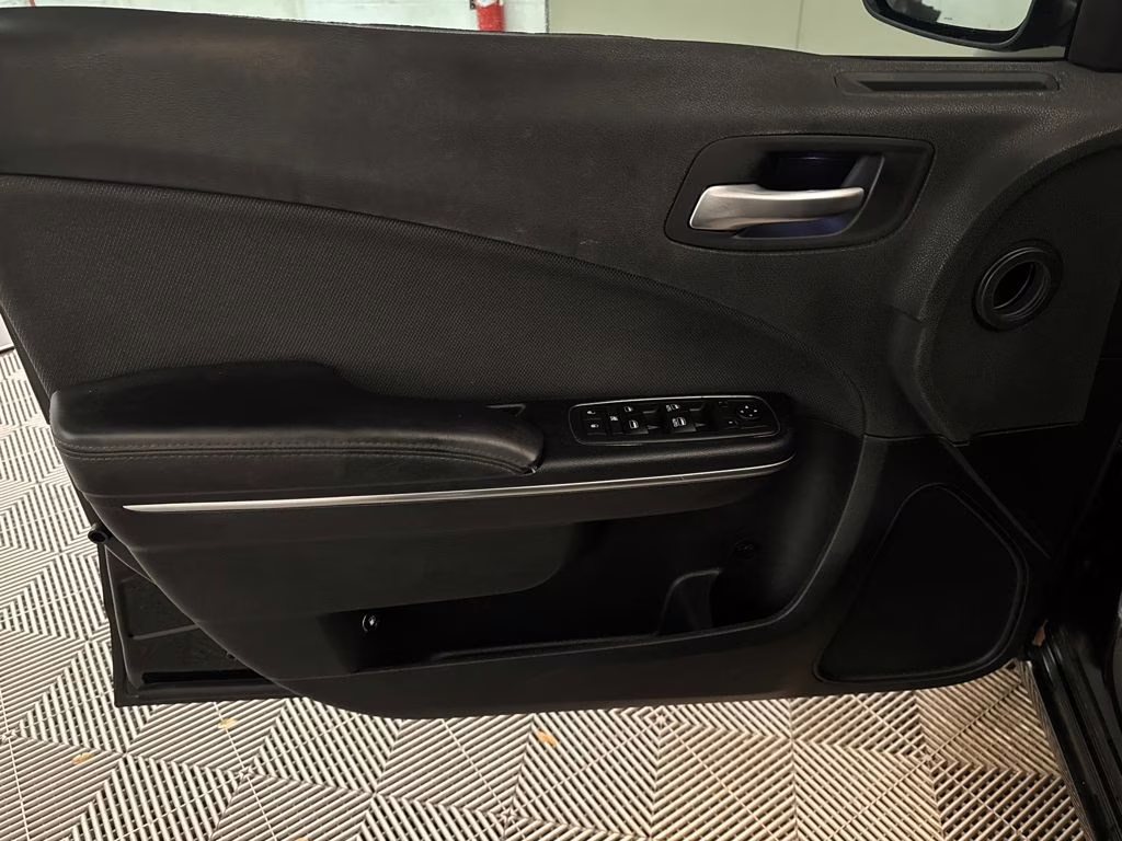 2017 Pitch Black Clearcoat Dodge Charger SE RWD Sedan