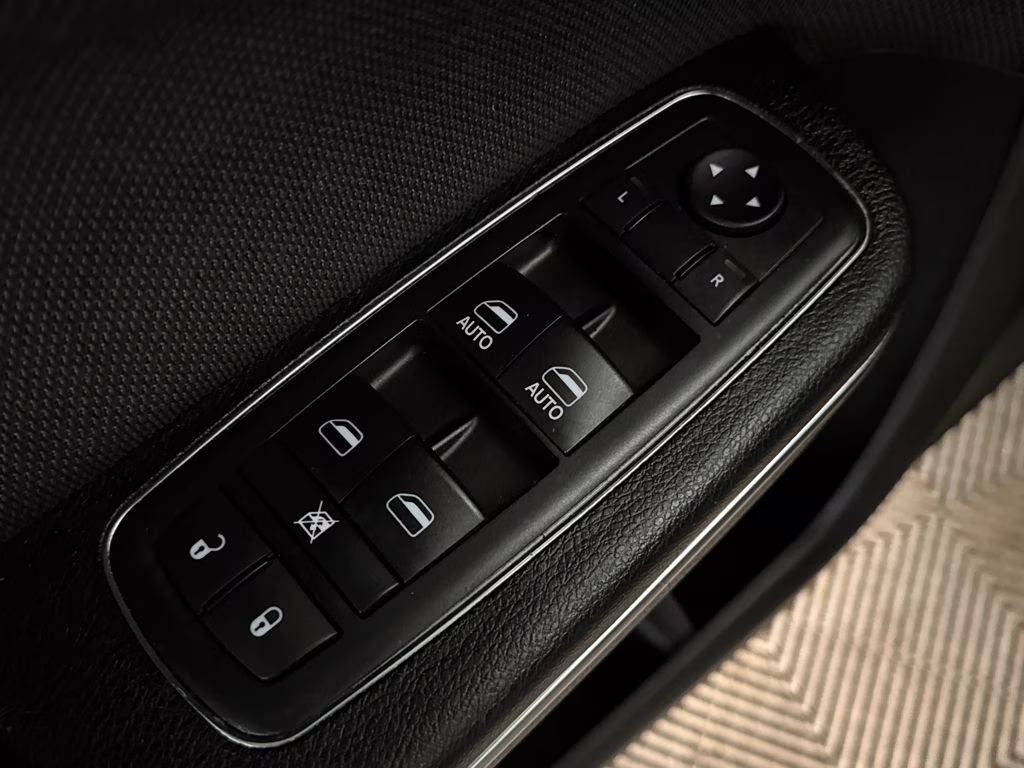 2017 Pitch Black Clearcoat Dodge Charger SE RWD Sedan