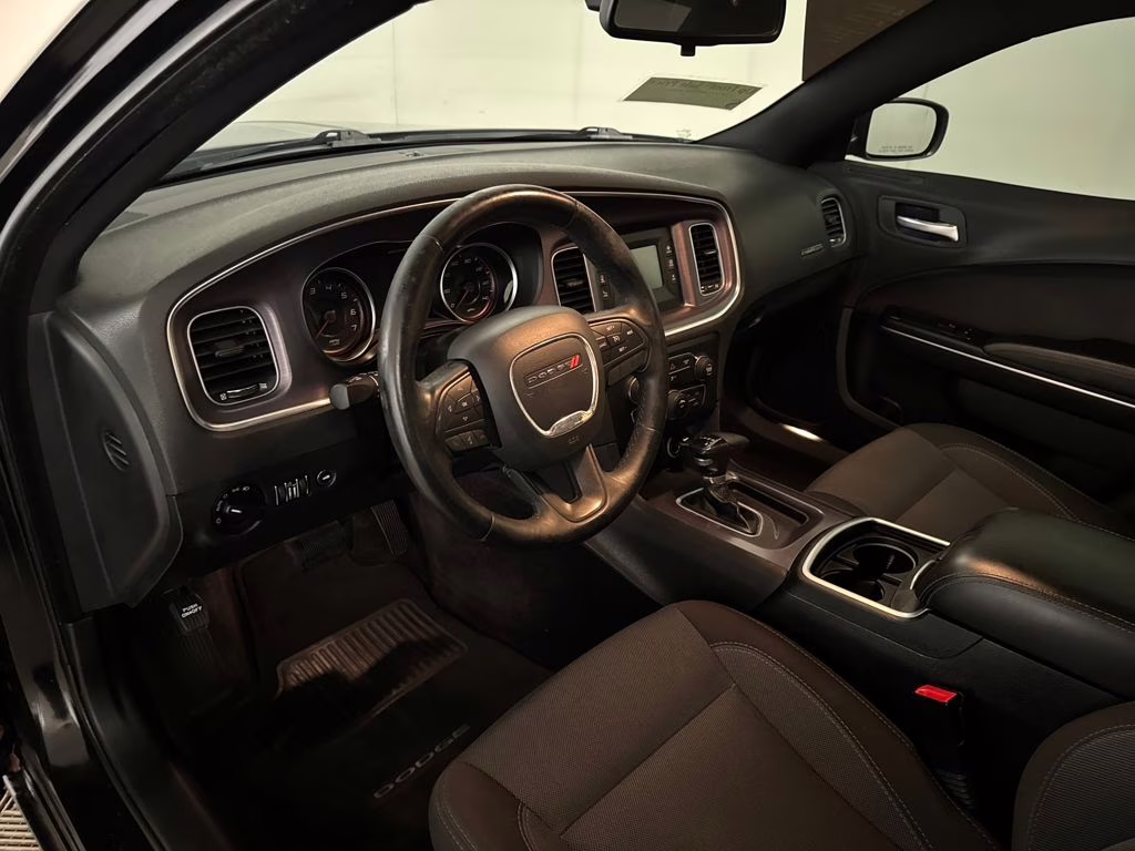 2017 Pitch Black Clearcoat Dodge Charger SE RWD Sedan