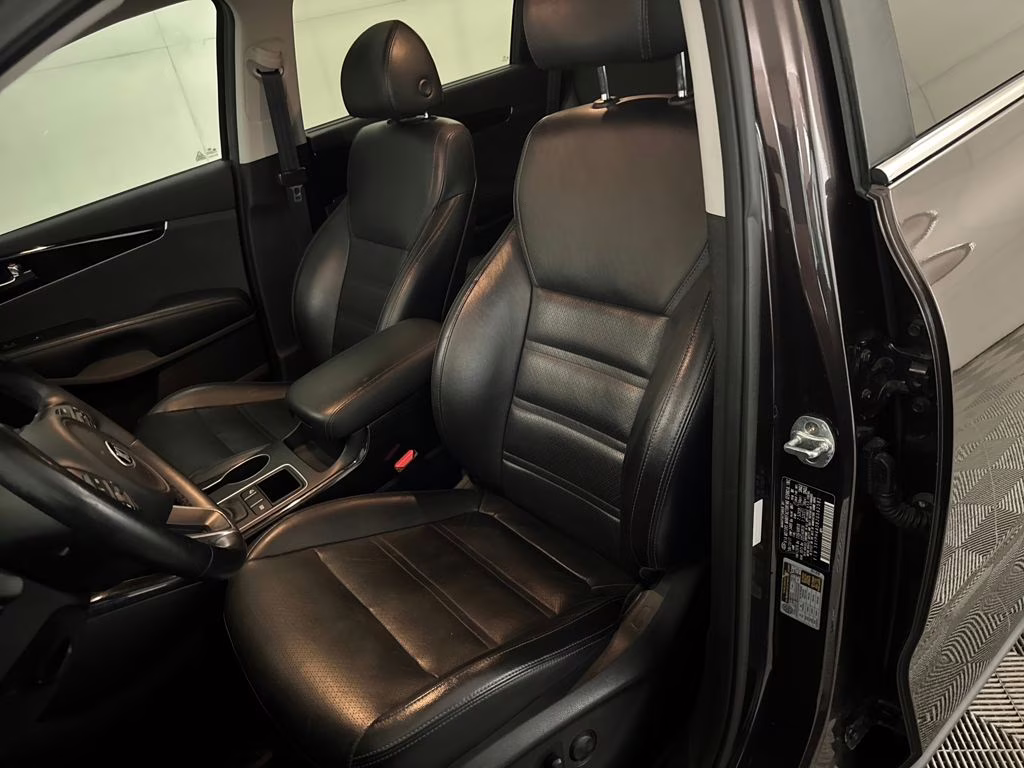 2018 Polished Walnut Kia Sorento EX FWD SUV