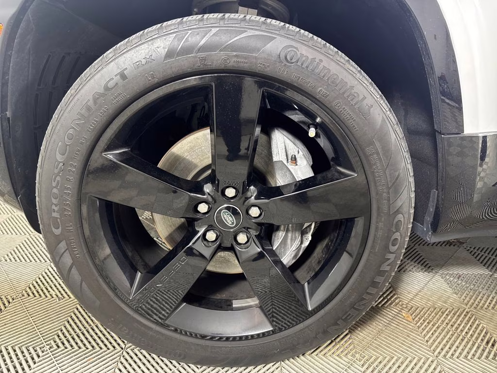 2024 Fuji White Land Rover Defender 130 X-Dynamic SE AWD SUV