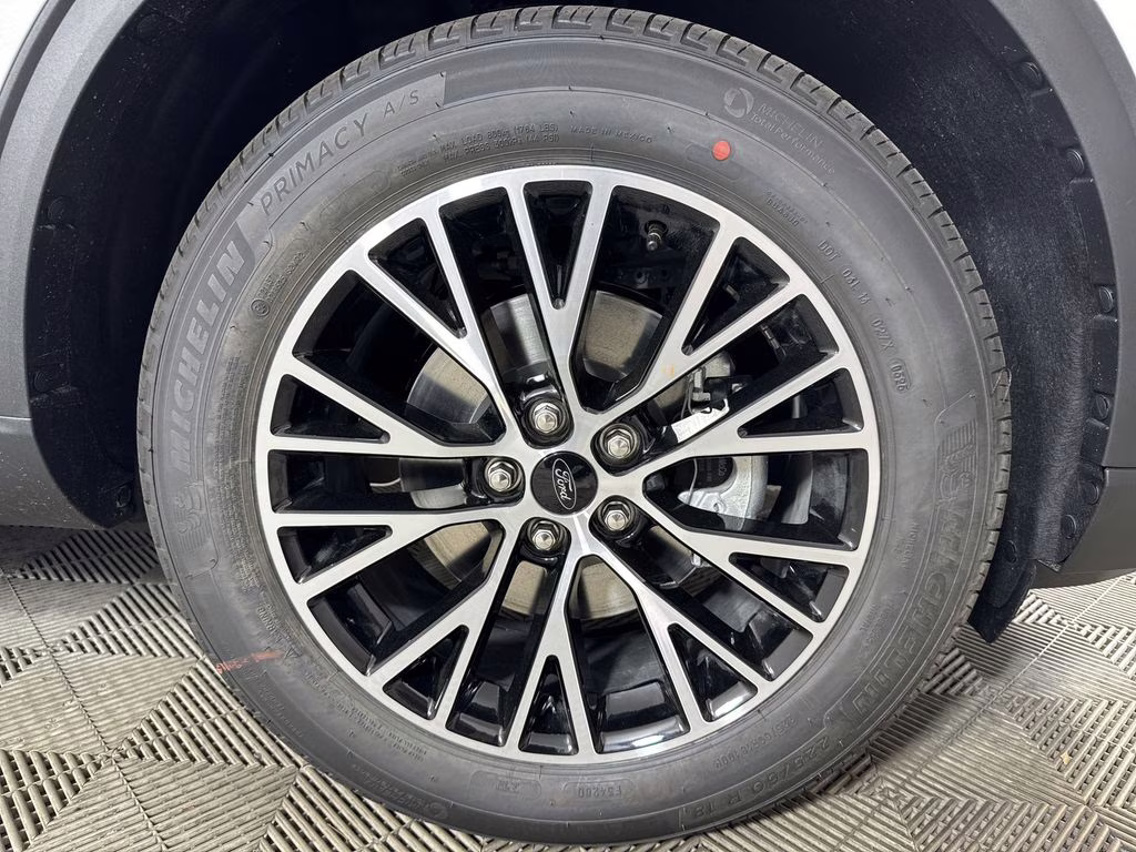 2025 White Metallic Ford Escape Plug-In Hybrid Base FWD SUV