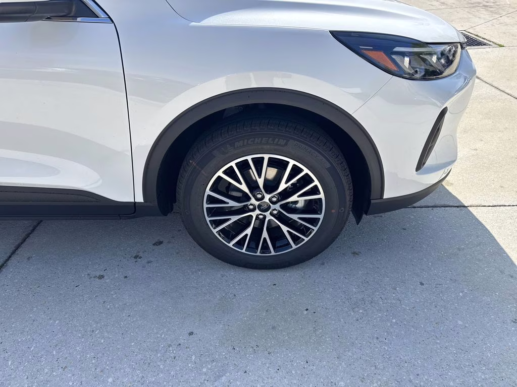 2025 White Metallic Ford Escape Plug-In Hybrid Base FWD SUV