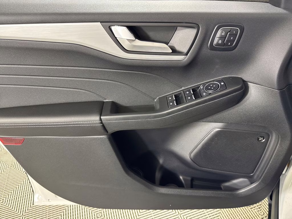 2025 White Metallic Ford Escape Plug-In Hybrid Base FWD SUV