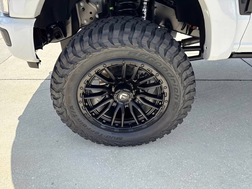 2025 Oxford White Ford Super Duty F-250 SRW XLT BLACKWIDOW 4X4 Truck