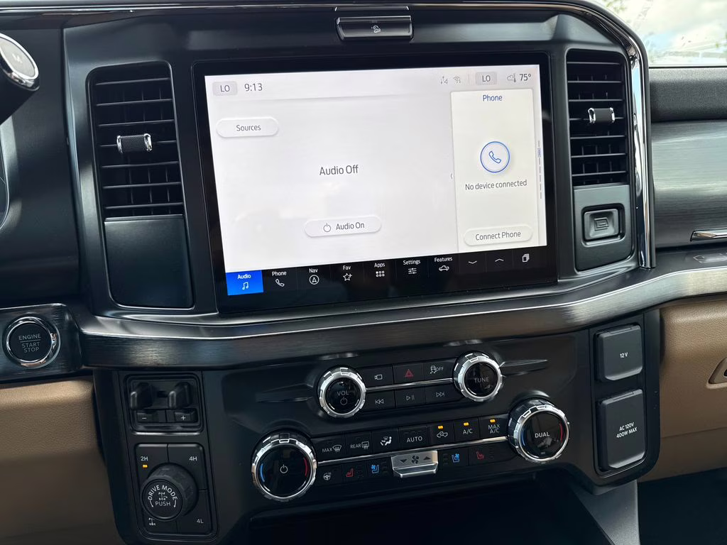 2026 Oxford White Ford Super Duty F-250 SRW Lariat 4X4 Truck