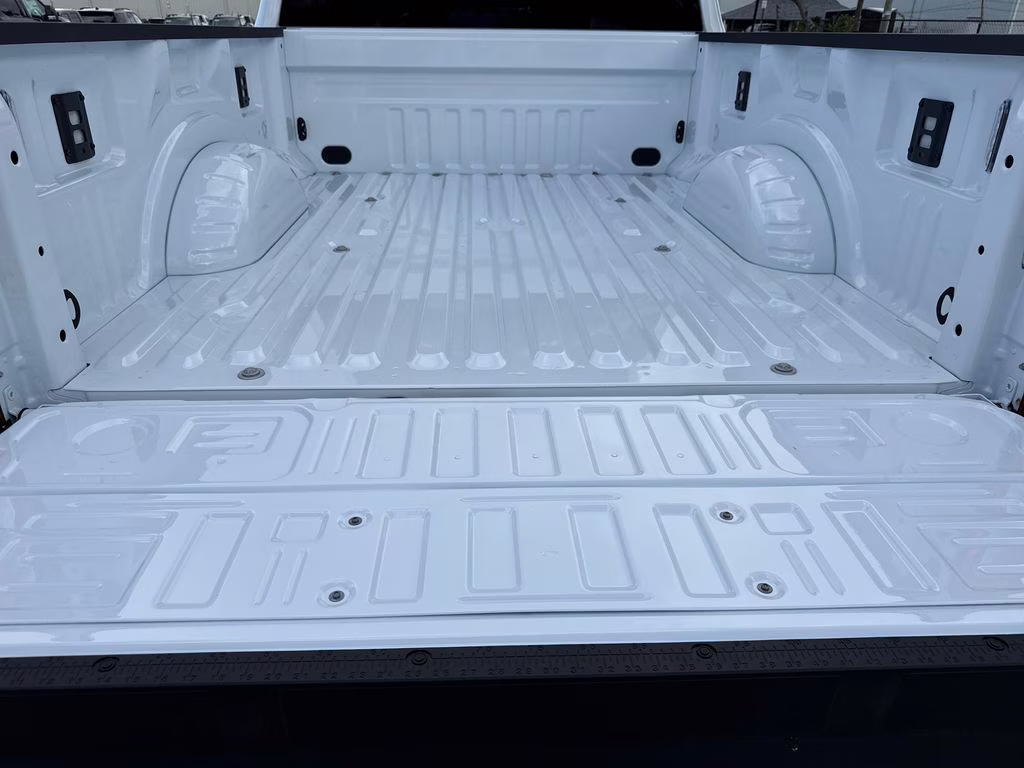 2026 Oxford White Ford Super Duty F-250 SRW Lariat 4X4 Truck