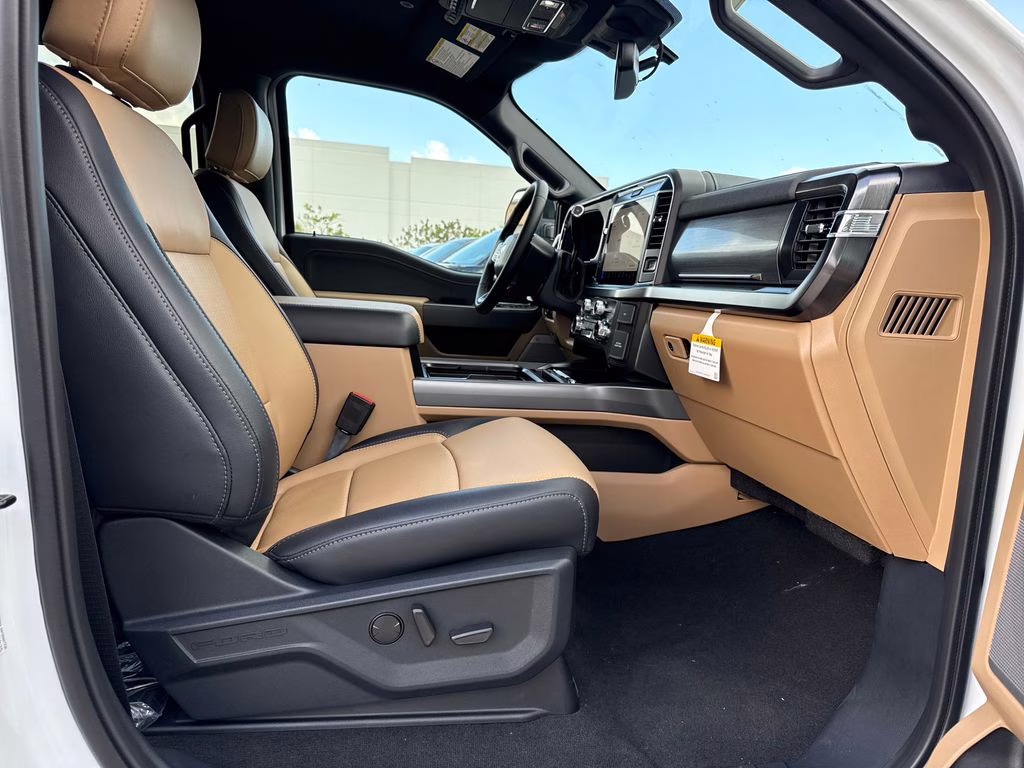 2026 Oxford White Ford Super Duty F-250 SRW Lariat 4X4 Truck