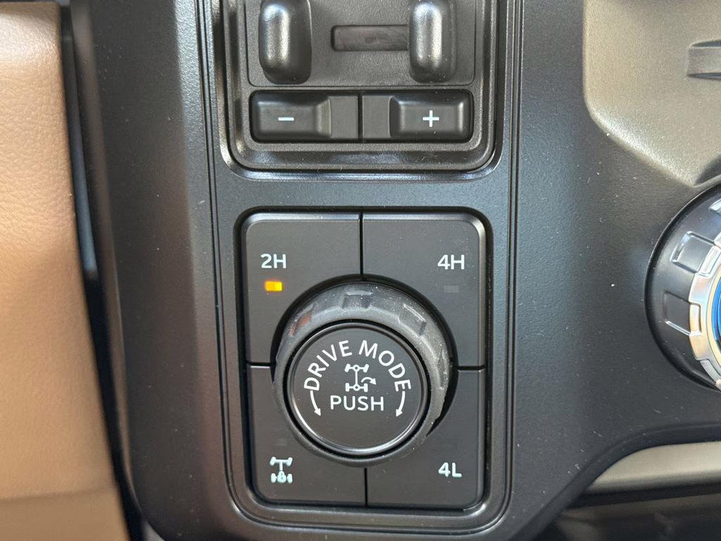 2026 Oxford White Ford Super Duty F-250 SRW Lariat 4X4 Truck