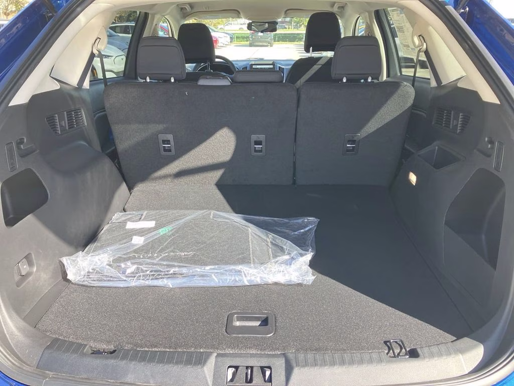 2024 Atlas Blue Metallic Ford Edge SE AWD SUV
