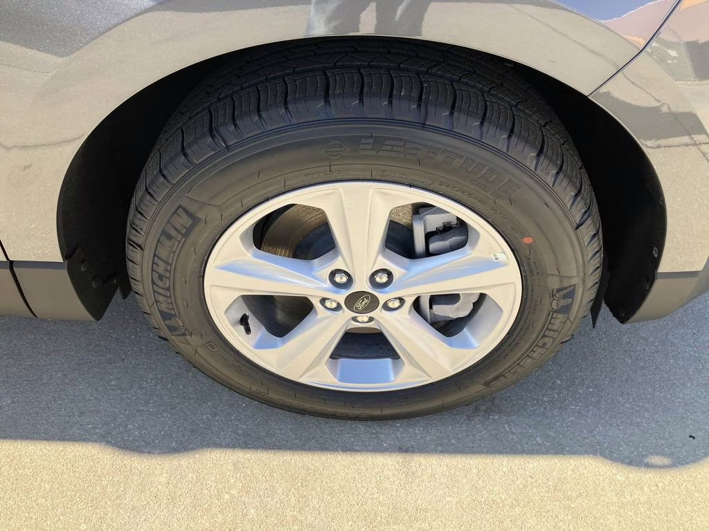 2024 Carbonized Gray Metallic Ford Edge SE AWD SUV