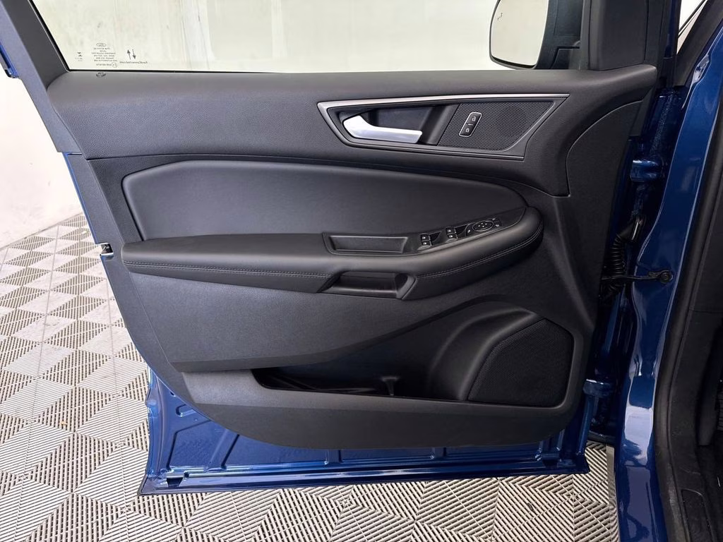 2024 Atlas Blue Metallic Ford Edge SE AWD SUV