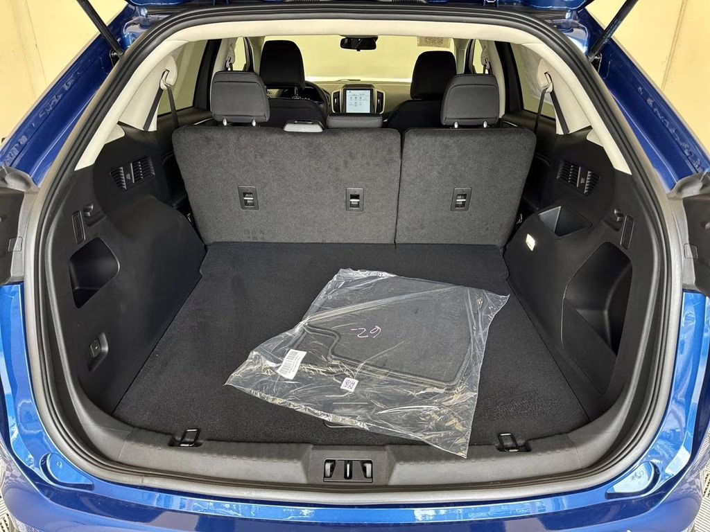 2024 Atlas Blue Metallic Ford Edge SE AWD SUV