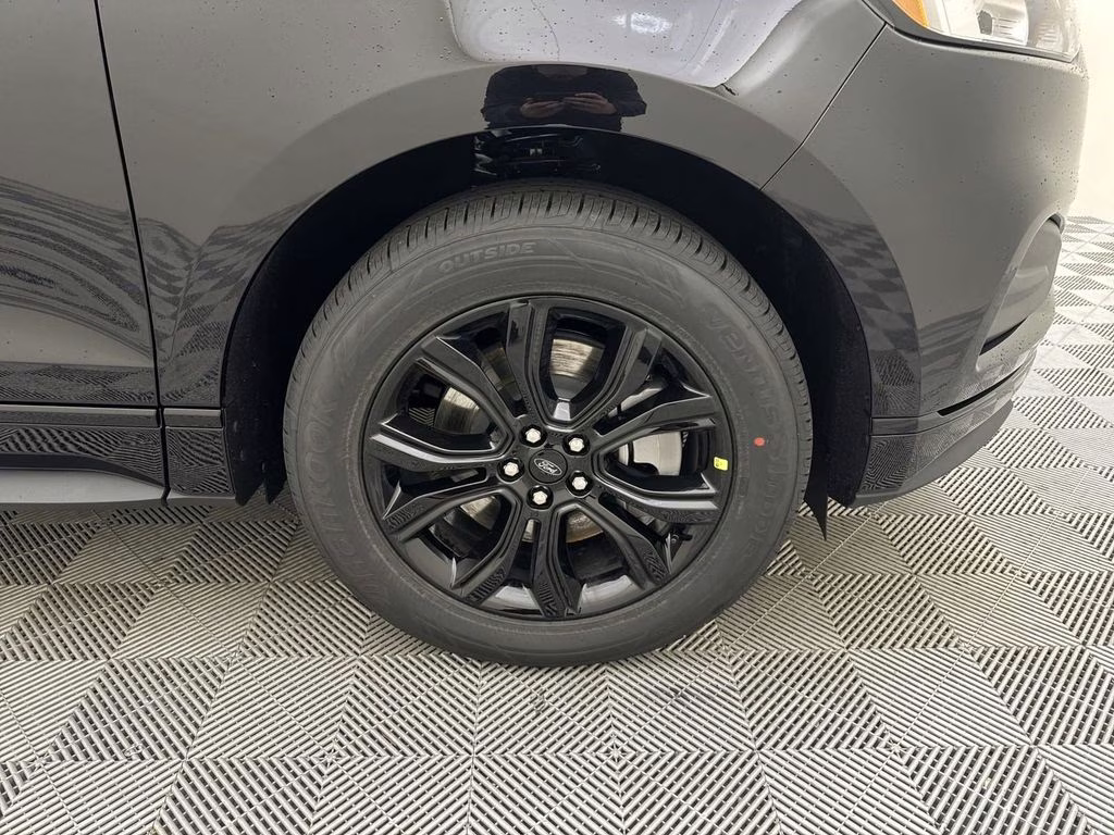 2024 Agate Black Metallic Ford Edge SE AWD SUV