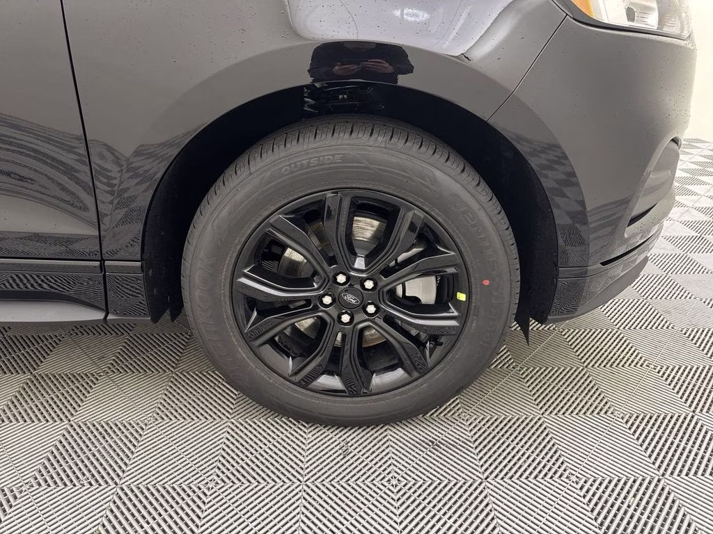 2024 Agate Black Metallic Ford Edge SE AWD SUV