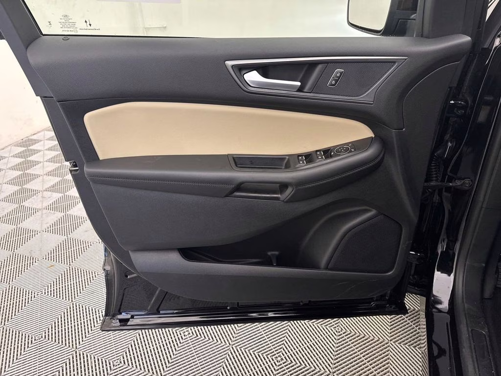 2024 Agate Black Metallic Ford Edge SE AWD SUV