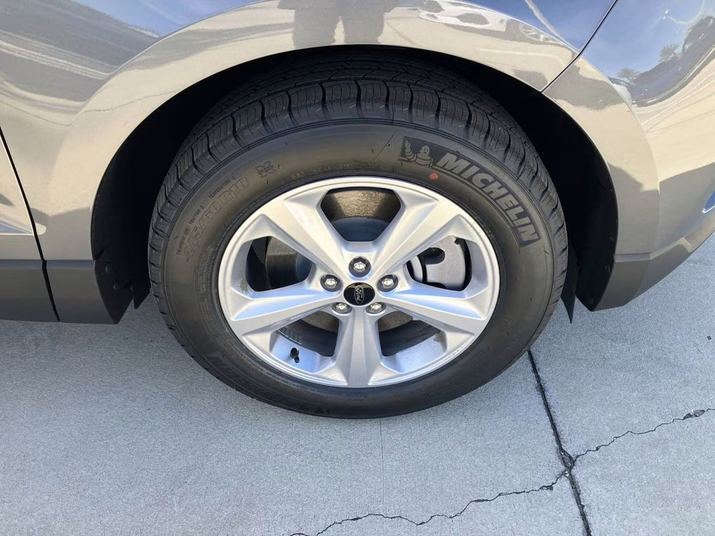 2024 Carbonized Gray Metallic Ford Edge SE AWD SUV