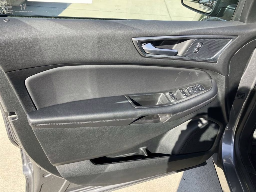 2024 Carbonized Gray Metallic Ford Edge SE AWD SUV