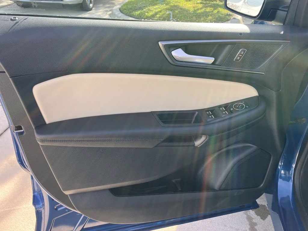 2024 Atlas Blue Metallic Ford Edge SE AWD SUV