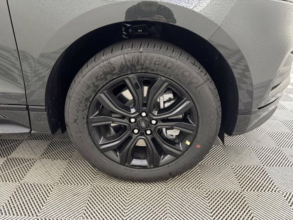 2024 Forged Green Metallic Ford Edge SE AWD SUV