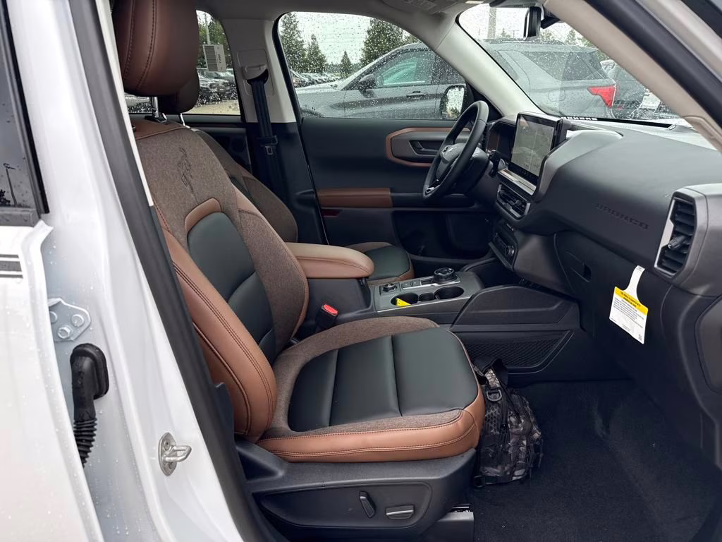 2025 Oxford White Ford Bronco Sport Outer Banks 4X4 SUV