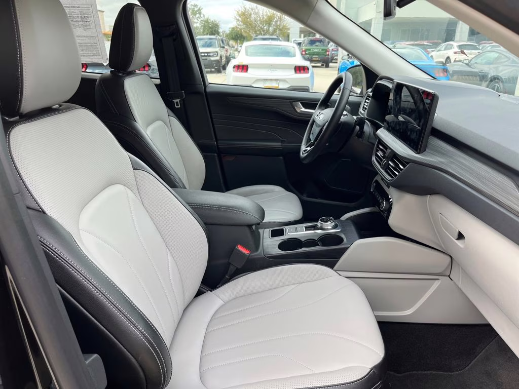 2025 Agate Black Metallic Ford Escape Plug-In Hybrid Base FWD SUV