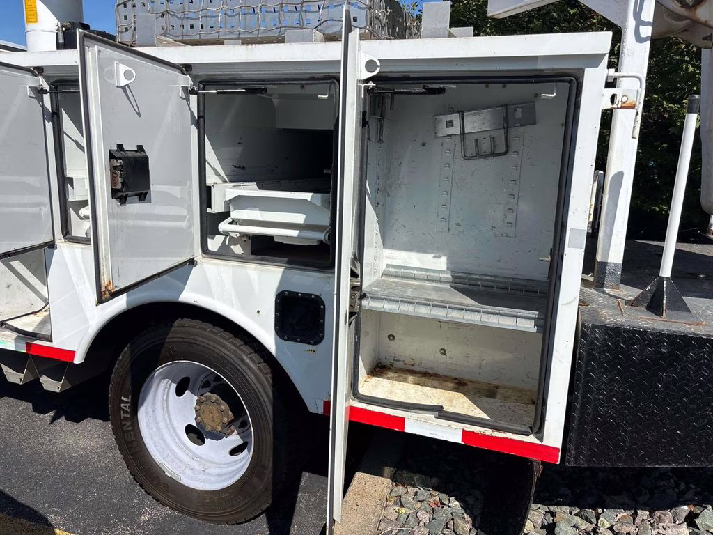 2012 Oxford White Ford Super Duty F-550 DRW XL RWD Chassis