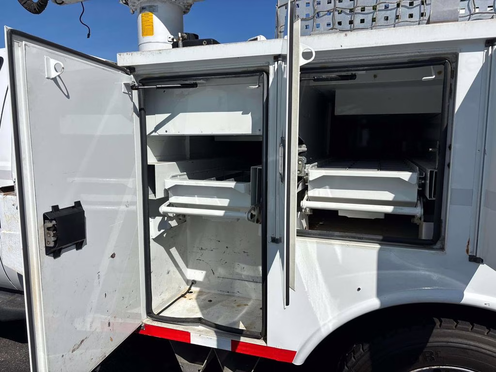 2012 Oxford White Ford Super Duty F-550 DRW XL RWD Chassis